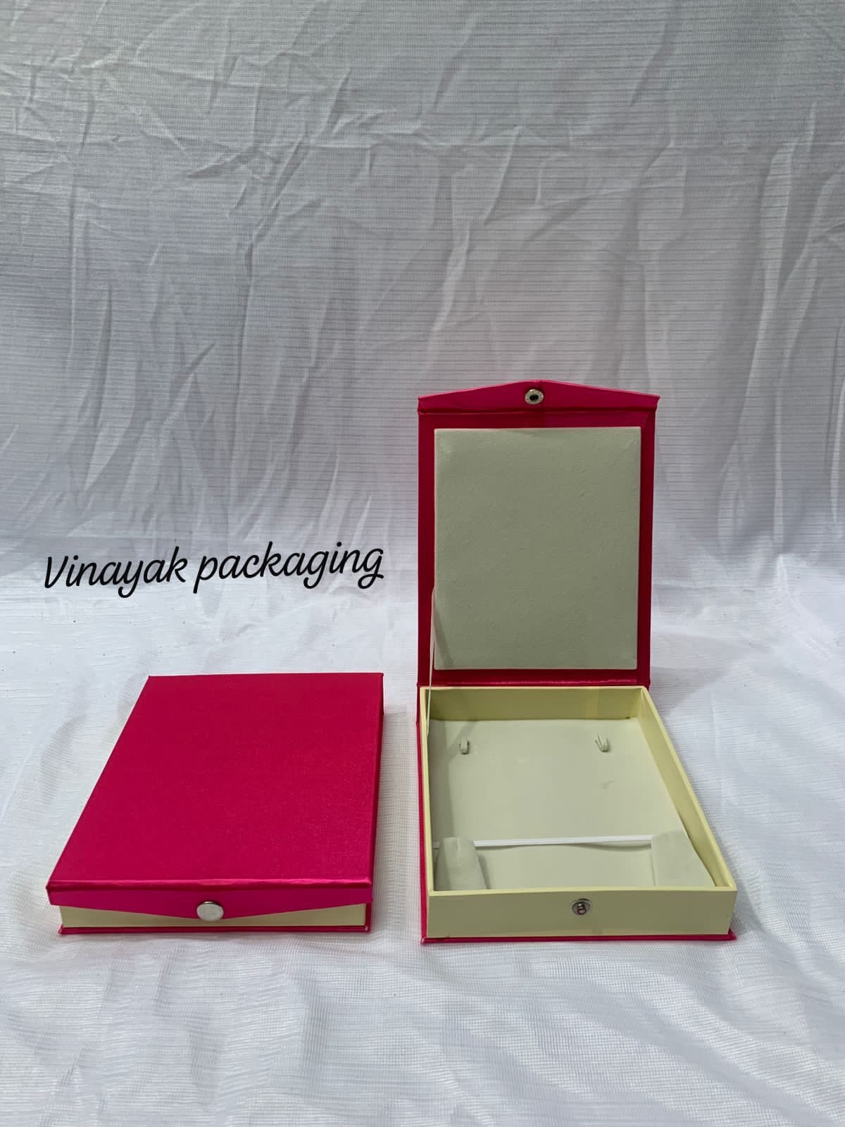 Premium Necklace & Choker Jewelry Box – Elegant Pink & Ivory Display Packaging