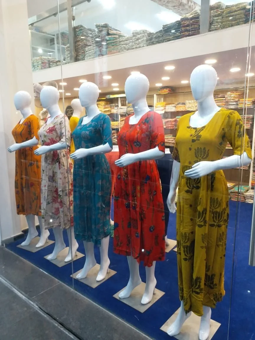 Full-Body Female Display Mannequins for Apparel Showroom & Retail Window Display - 1 pcs